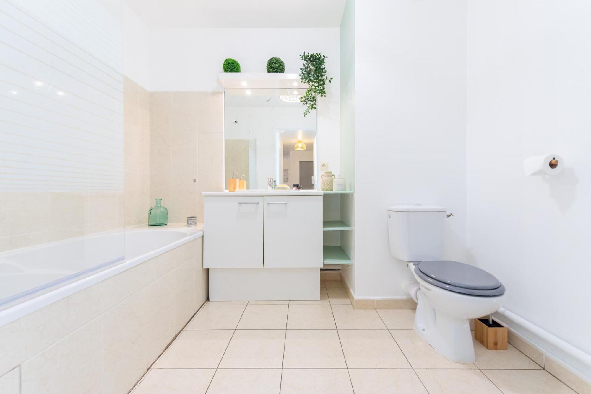 Bao Location - Ideal Pro & Groupe - Calme - Lumineux - Wifi - Terrasse - Jardin - Plage A 2Km - Proche Centre Ville, Gare, Commerces - Parking Prive Toulon Extérieur photo
